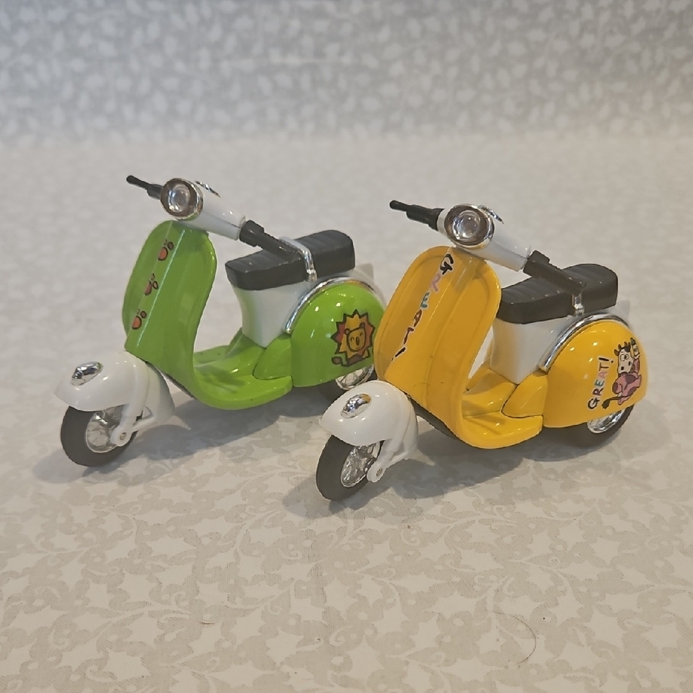 1:18 Scale Die-cast Vespa Lambretta Pull Back Toy Scooters